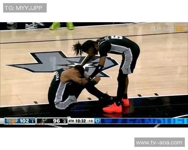 文班在比赛中受伤疑似左膝过度伸展治疗后返回替补席未能再次上场