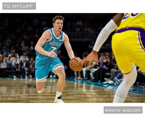 克尼佩尔创下新秀连续命中三分纪录16场比赛表现惊艳引发关注