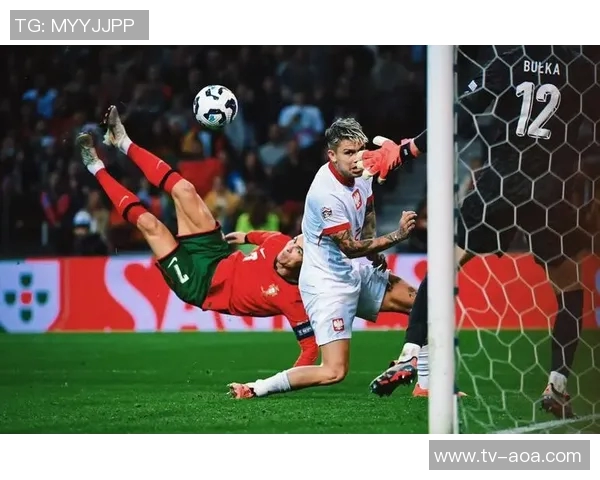 德约赞同C罗追求千球目标的坚定态度与严肃表情